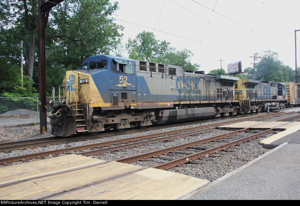 CSX 52 leads M404